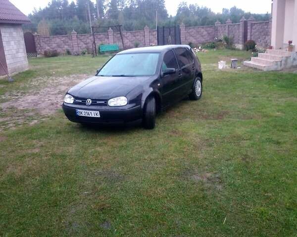 Черный Фольксваген Гольф, объемом двигателя 1.39 л и пробегом 230 тыс. км за 3000 $, фото 13 на Automoto.ua