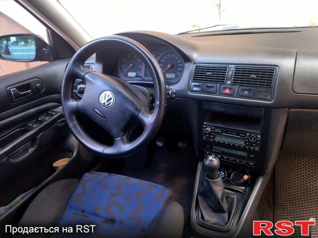 Черный Фольксваген Гольф, объемом двигателя 1.4 л и пробегом 330 тыс. км за 4000 $, фото 4 на Automoto.ua