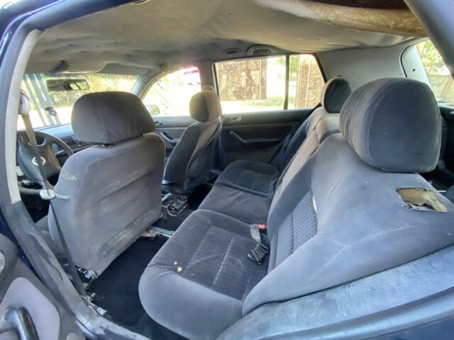 Черный Фольксваген Гольф, объемом двигателя 1.6 л и пробегом 300 тыс. км за 1299 $, фото 5 на Automoto.ua