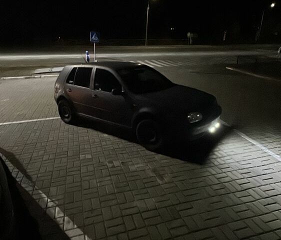 Черный Фольксваген Гольф, объемом двигателя 1.4 л и пробегом 282 тыс. км за 1400 $, фото 3 на Automoto.ua