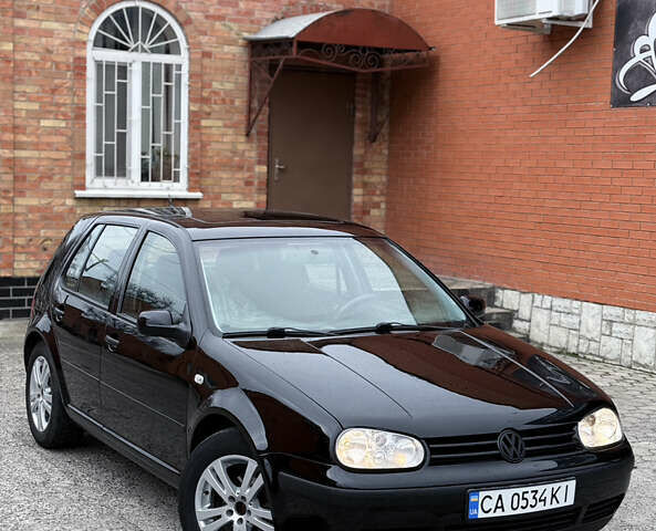 Черный Фольксваген Гольф, объемом двигателя 1.6 л и пробегом 286 тыс. км за 4000 $, фото 1 на Automoto.ua