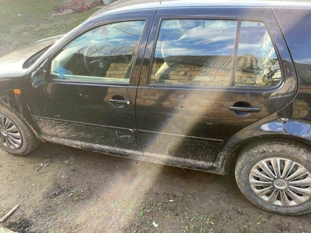 Черный Фольксваген Гольф, объемом двигателя 1.6 л и пробегом 200 тыс. км за 600 $, фото 3 на Automoto.ua