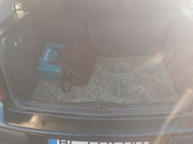 Черный Фольксваген Гольф, объемом двигателя 1.9 л и пробегом 250 тыс. км за 3000 $, фото 6 на Automoto.ua