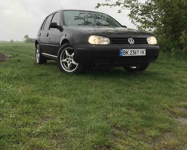 Черный Фольксваген Гольф, объемом двигателя 1.39 л и пробегом 230 тыс. км за 3000 $, фото 14 на Automoto.ua