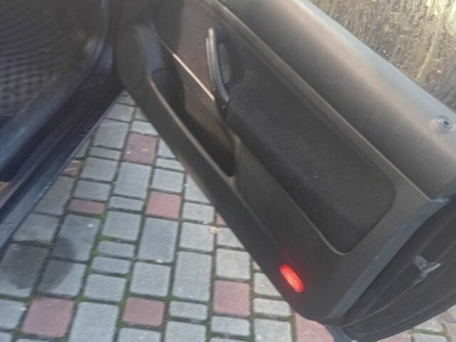 Черный Фольксваген Гольф, объемом двигателя 1.9 л и пробегом 250 тыс. км за 3000 $, фото 3 на Automoto.ua