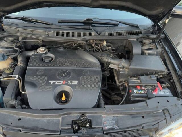 Черный Фольксваген Гольф, объемом двигателя 1.9 л и пробегом 270 тыс. км за 1950 $, фото 23 на Automoto.ua