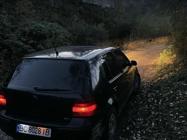 Черный Фольксваген Гольф, объемом двигателя 1.4 л и пробегом 270 тыс. км за 2950 $, фото 1 на Automoto.ua