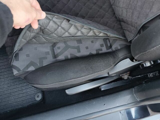 Чорний Фольксваген Гольф, об'ємом двигуна 1.6 л та пробігом 285 тис. км за 3750 $, фото 10 на Automoto.ua