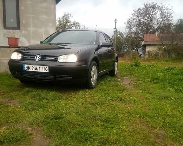 Черный Фольксваген Гольф, объемом двигателя 1.39 л и пробегом 230 тыс. км за 3000 $, фото 3 на Automoto.ua