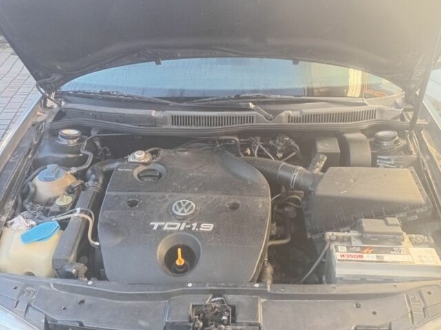 Черный Фольксваген Гольф, объемом двигателя 1.9 л и пробегом 250 тыс. км за 3000 $, фото 5 на Automoto.ua