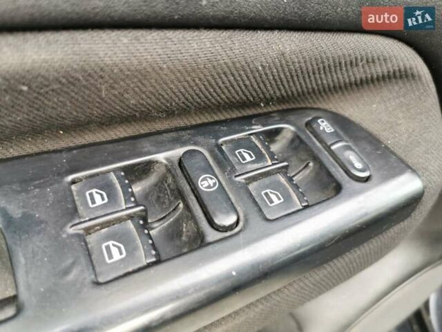 Чорний Фольксваген Гольф, об'ємом двигуна 1.6 л та пробігом 367 тис. км за 3400 $, фото 4 на Automoto.ua