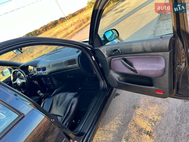 Черный Фольксваген Гольф, объемом двигателя 1.9 л и пробегом 395 тыс. км за 4700 $, фото 10 на Automoto.ua