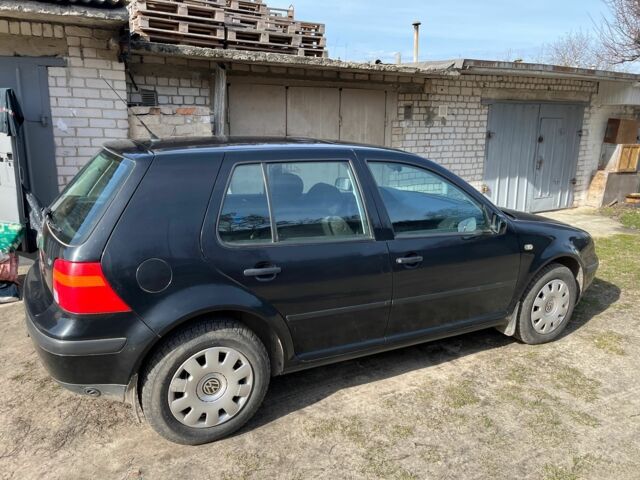 Черный Фольксваген Гольф, объемом двигателя 1.6 л и пробегом 220 тыс. км за 3700 $, фото 2 на Automoto.ua