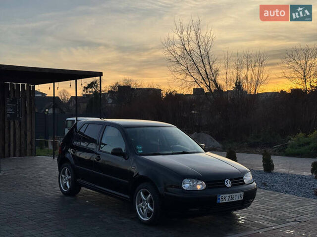 Черный Фольксваген Гольф, объемом двигателя 1.39 л и пробегом 237 тыс. км за 3400 $, фото 3 на Automoto.ua