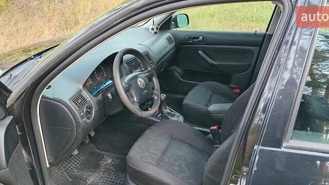 Черный Фольксваген Гольф, объемом двигателя 1.6 л и пробегом 250 тыс. км за 4500 $, фото 8 на Automoto.ua