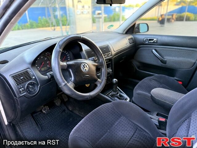 Черный Фольксваген Гольф, объемом двигателя 1.4 л и пробегом 200 тыс. км за 4250 $, фото 6 на Automoto.ua