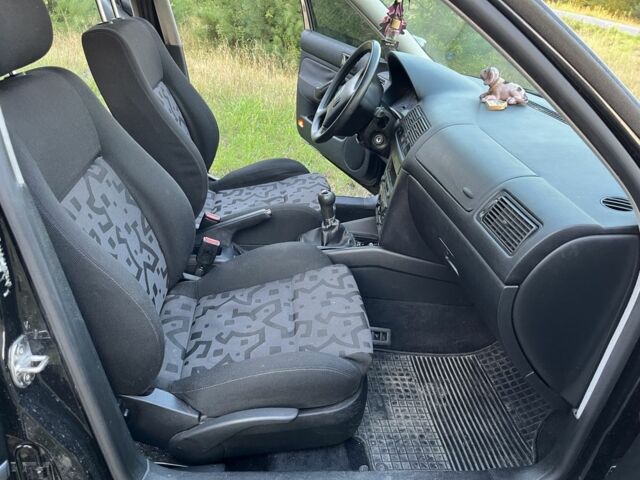 Черный Фольксваген Гольф, объемом двигателя 1.4 л и пробегом 247 тыс. км за 3000 $, фото 5 на Automoto.ua