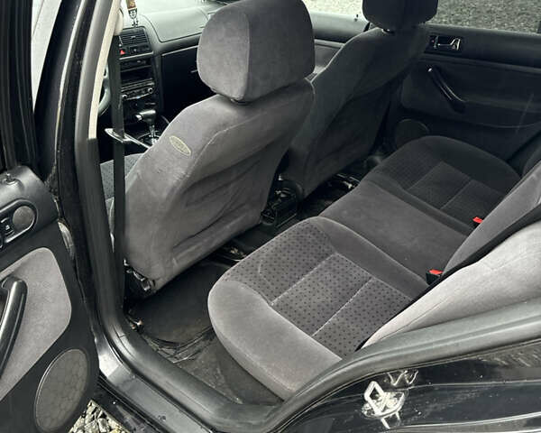 Черный Фольксваген Гольф, объемом двигателя 1.6 л и пробегом 240 тыс. км за 4300 $, фото 7 на Automoto.ua