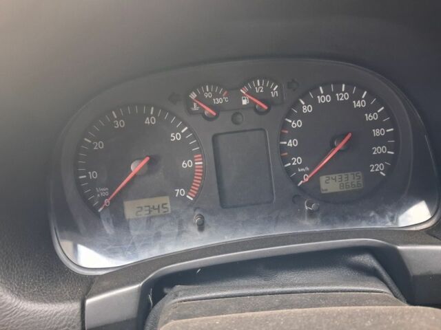 Черный Фольксваген Гольф, объемом двигателя 1.4 л и пробегом 243 тыс. км за 3500 $, фото 4 на Automoto.ua