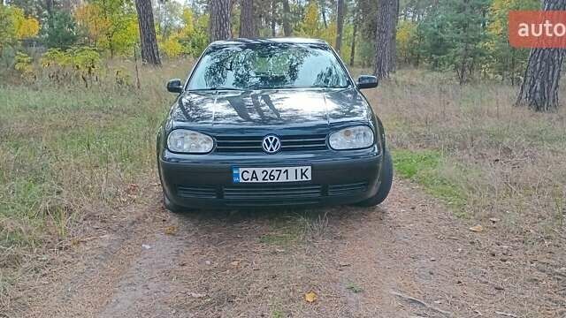 Черный Фольксваген Гольф, объемом двигателя 1.6 л и пробегом 250 тыс. км за 4500 $, фото 2 на Automoto.ua