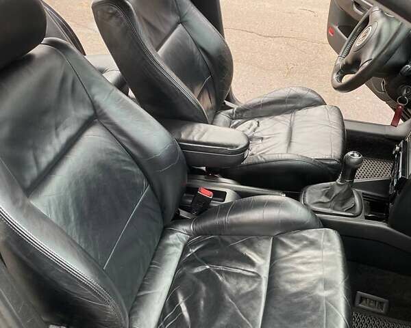 Черный Фольксваген Гольф, объемом двигателя 1.6 л и пробегом 315 тыс. км за 4600 $, фото 18 на Automoto.ua