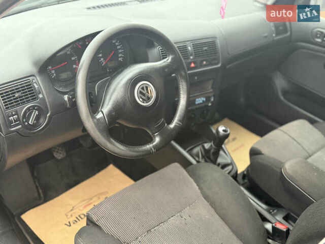 Черный Фольксваген Гольф, объемом двигателя 1.6 л и пробегом 263 тыс. км за 4150 $, фото 12 на Automoto.ua