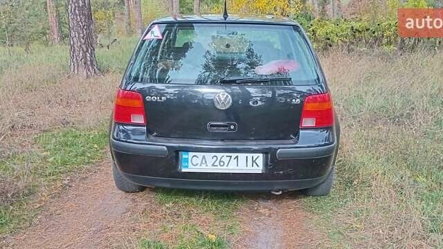 Черный Фольксваген Гольф, объемом двигателя 1.6 л и пробегом 250 тыс. км за 4500 $, фото 6 на Automoto.ua