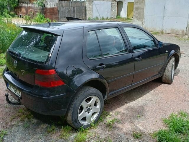 Черный Фольксваген Гольф, объемом двигателя 1.6 л и пробегом 300 тыс. км за 3900 $, фото 3 на Automoto.ua