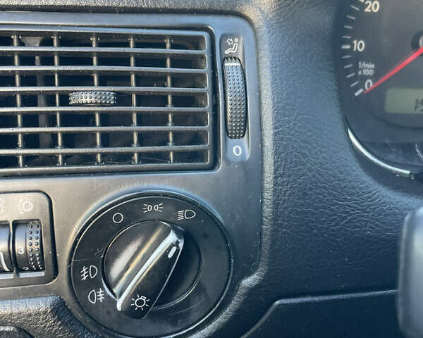 Чорний Фольксваген Гольф, об'ємом двигуна 1.6 л та пробігом 302 тис. км за 4100 $, фото 1 на Automoto.ua