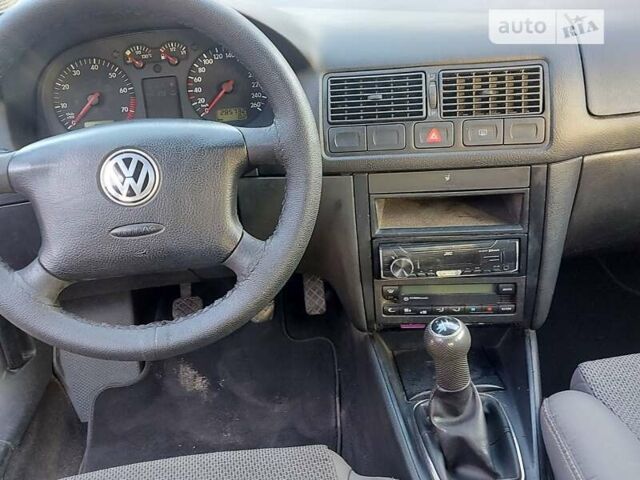 Черный Фольксваген Гольф, объемом двигателя 1.6 л и пробегом 285 тыс. км за 4500 $, фото 6 на Automoto.ua