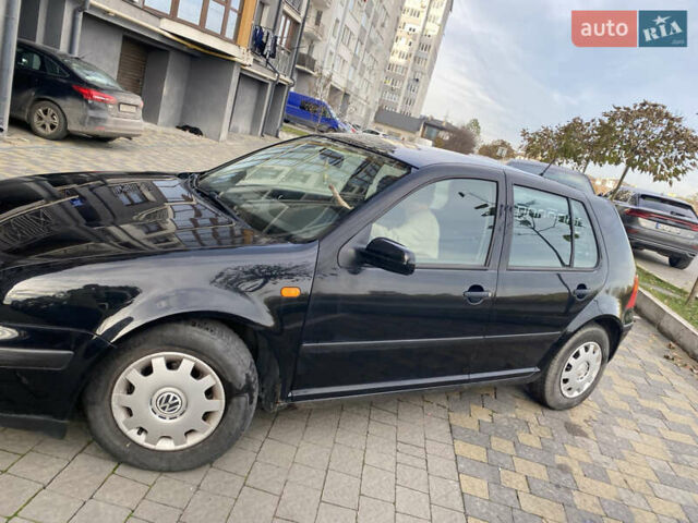 Черный Фольксваген Гольф, объемом двигателя 1.39 л и пробегом 189 тыс. км за 3300 $, фото 2 на Automoto.ua