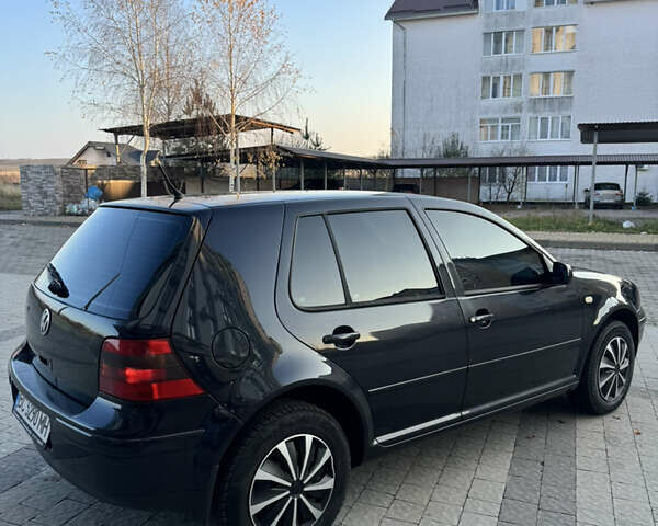 Черный Фольксваген Гольф, объемом двигателя 1.6 л и пробегом 268 тыс. км за 3800 $, фото 2 на Automoto.ua