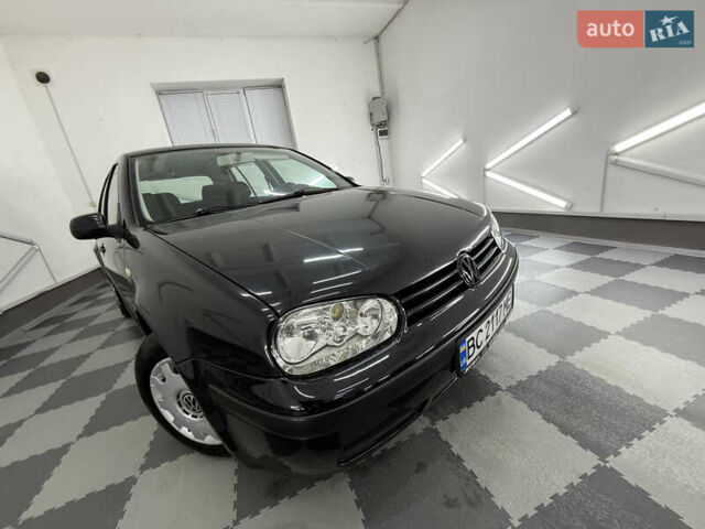 Черный Фольксваген Гольф, объемом двигателя 1.6 л и пробегом 212 тыс. км за 3599 $, фото 2 на Automoto.ua