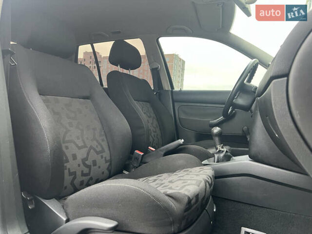 Чорний Фольксваген Гольф, об'ємом двигуна 1.39 л та пробігом 250 тис. км за 2800 $, фото 11 на Automoto.ua