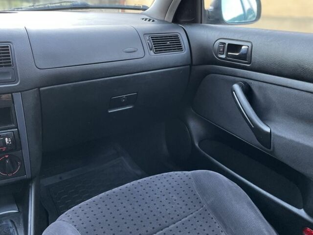 Черный Фольксваген Гольф, объемом двигателя 1.9 л и пробегом 371 тыс. км за 3900 $, фото 8 на Automoto.ua