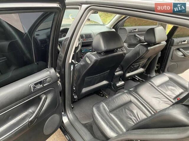 Черный Фольксваген Гольф, объемом двигателя 1.6 л и пробегом 315 тыс. км за 4600 $, фото 21 на Automoto.ua