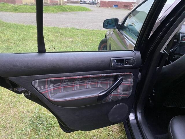 Чорний Фольксваген Гольф, об'ємом двигуна 1.8 л та пробігом 250 тис. км за 4000 $, фото 14 на Automoto.ua