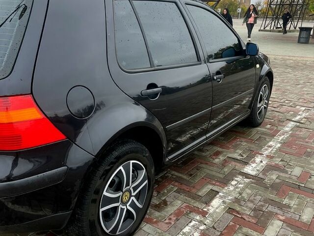 Черный Фольксваген Гольф, объемом двигателя 1.6 л и пробегом 0 тыс. км за 4350 $, фото 4 на Automoto.ua