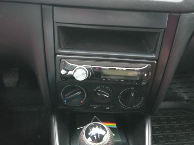 Чорний Фольксваген Гольф, об'ємом двигуна 1.4 л та пробігом 256 тис. км за 4150 $, фото 13 на Automoto.ua