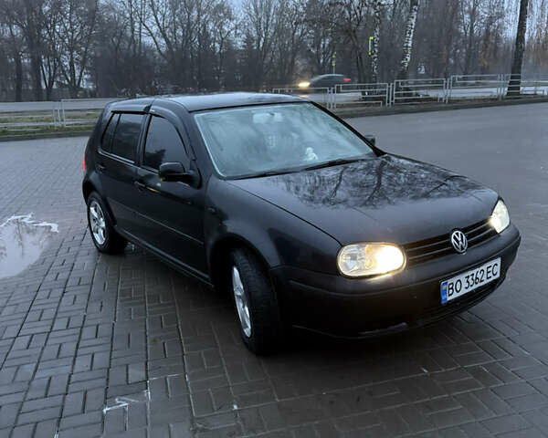 Черный Фольксваген Гольф, объемом двигателя 1.39 л и пробегом 242 тыс. км за 3000 $, фото 3 на Automoto.ua