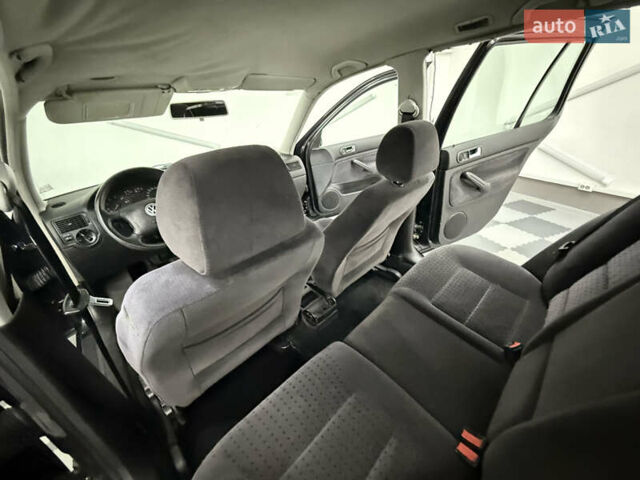 Черный Фольксваген Гольф, объемом двигателя 1.6 л и пробегом 212 тыс. км за 3599 $, фото 22 на Automoto.ua