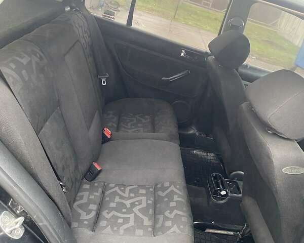 Черный Фольксваген Гольф, объемом двигателя 1.6 л и пробегом 285 тыс. км за 4000 $, фото 3 на Automoto.ua