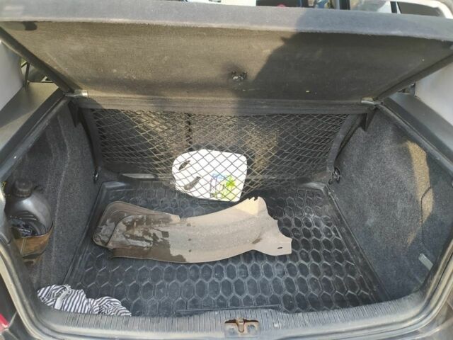 Черный Фольксваген Гольф, объемом двигателя 1.9 л и пробегом 300 тыс. км за 2200 $, фото 4 на Automoto.ua