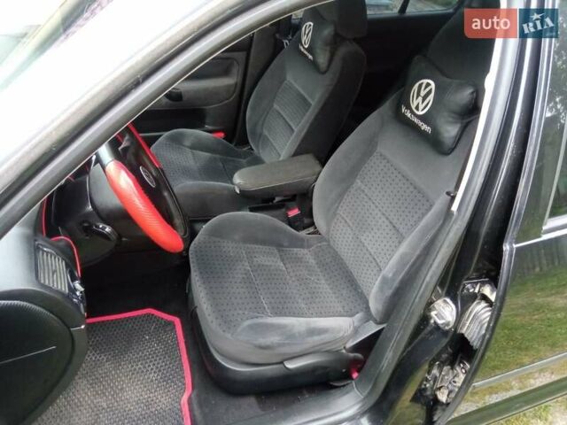 Черный Фольксваген Гольф, объемом двигателя 1.6 л и пробегом 264 тыс. км за 4000 $, фото 13 на Automoto.ua