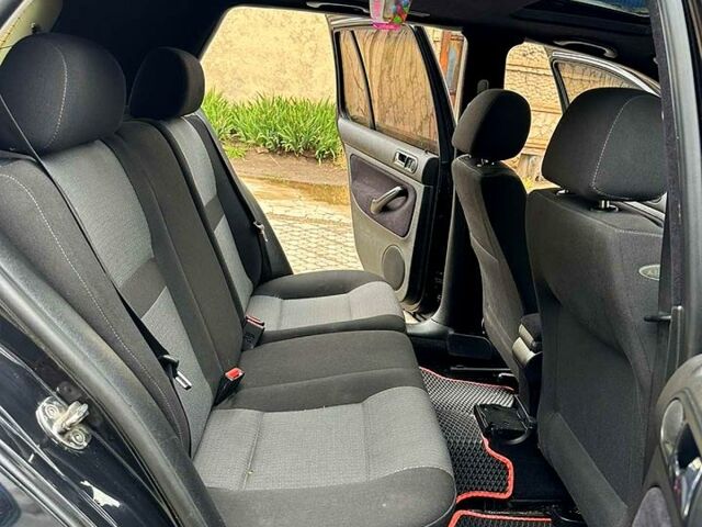 Черный Фольксваген Гольф, объемом двигателя 2.3 л и пробегом 178 тыс. км за 5500 $, фото 5 на Automoto.ua