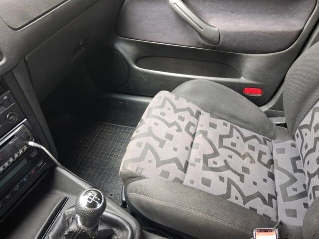 Черный Фольксваген Гольф, объемом двигателя 1.4 л и пробегом 243 тыс. км за 3500 $, фото 5 на Automoto.ua