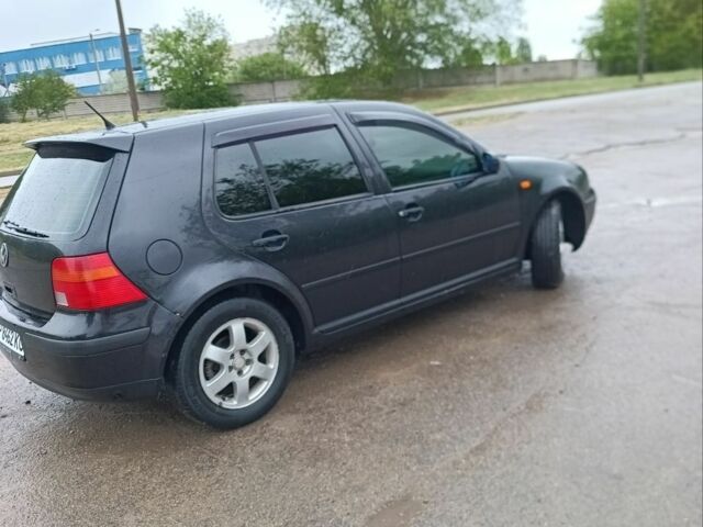 Черный Фольксваген Гольф, объемом двигателя 1.6 л и пробегом 380 тыс. км за 3900 $, фото 5 на Automoto.ua