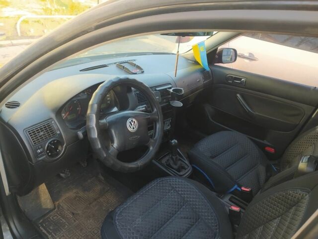 Черный Фольксваген Гольф, объемом двигателя 1.9 л и пробегом 300 тыс. км за 2200 $, фото 2 на Automoto.ua