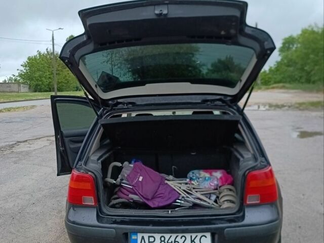 Черный Фольксваген Гольф, объемом двигателя 1.6 л и пробегом 380 тыс. км за 3900 $, фото 3 на Automoto.ua