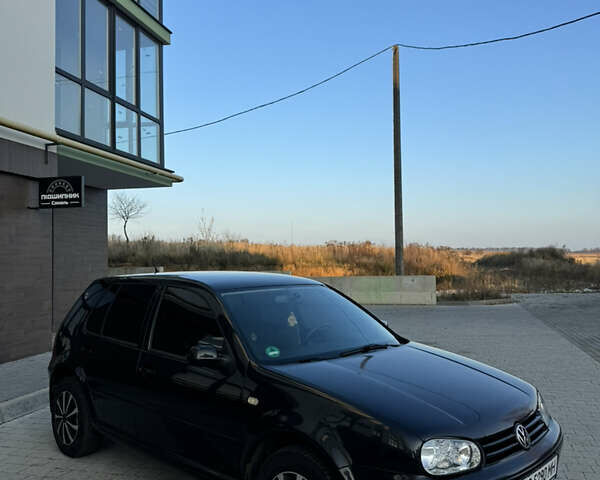 Черный Фольксваген Гольф, объемом двигателя 1.6 л и пробегом 268 тыс. км за 3800 $, фото 5 на Automoto.ua